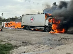 Bombardeio russo mata três funcionários da Cruz Vermelha no leste da Ucrânia