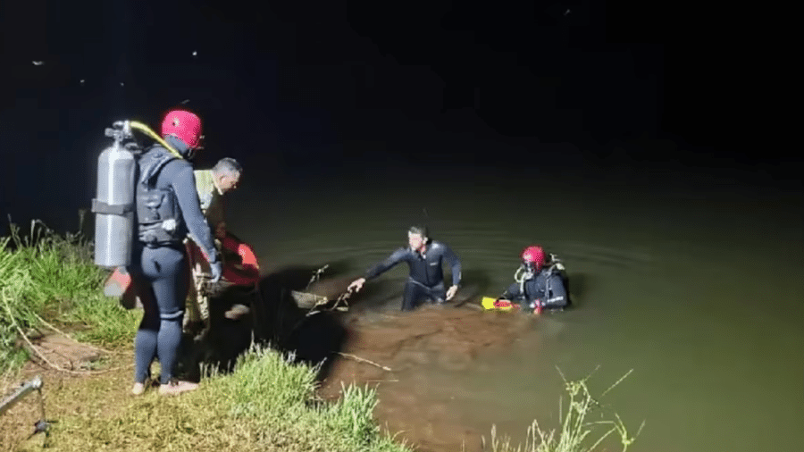 Criança anda mais de 3 km para pedir socorro após carro cair em represa no Paraná. O pai dela morreu no local