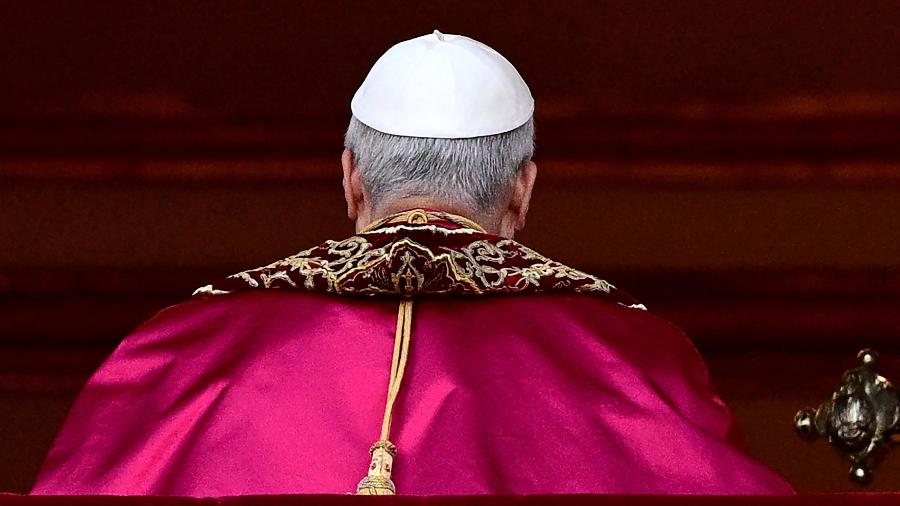 Leão 14, em sua primeira aparição pública após ser escolhido como papa - Tiziana Fabi / AFP