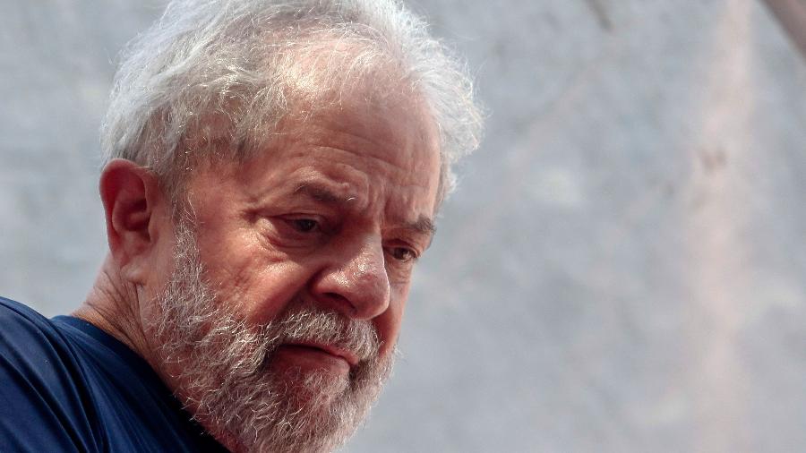 O ex-presidente Lula em missa em homenagem a Marisa Letícia, em São Bernardo do Campo - Miguel Schincariol - 7.abr.2018/AFP