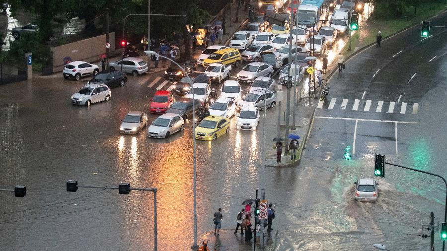 Congestionamentos atingiram 300 km no Rio de Janeiro após chuvas da tarde - Celso Pupo/Fotoarena/Estadão Conteúdo