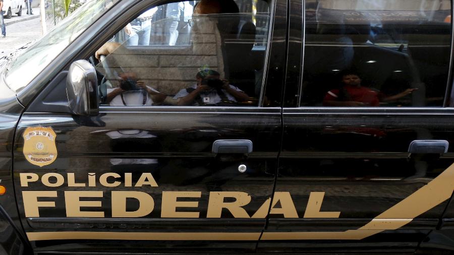 Carro da Polícia Federal; operação mira compra de votos - Sergio Moraes