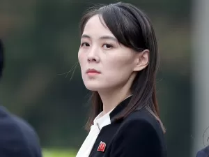 Irmã do líder da Coreia do Norte nega troca de armas com a Rússia, diz agência