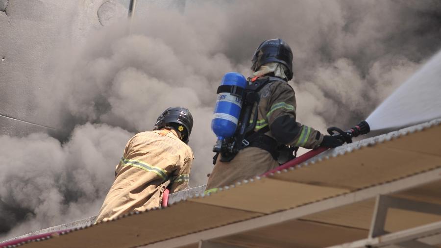 27 out. 2020 - Incêndio atinge Hospital Federal de Bonsucesso, na zona norte do Rio de Janeiro - Fausto Maia/TheNews2/Estadão Conteúdo