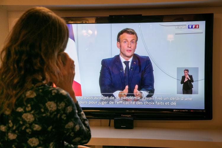 Emmanuel Macron, presidente da França, em pronunciamento pelo TF1: o canal é o maior do país Emmanuel Macron, presidente da França, em pronunciamento pelo TF1: o canal é o maior do país