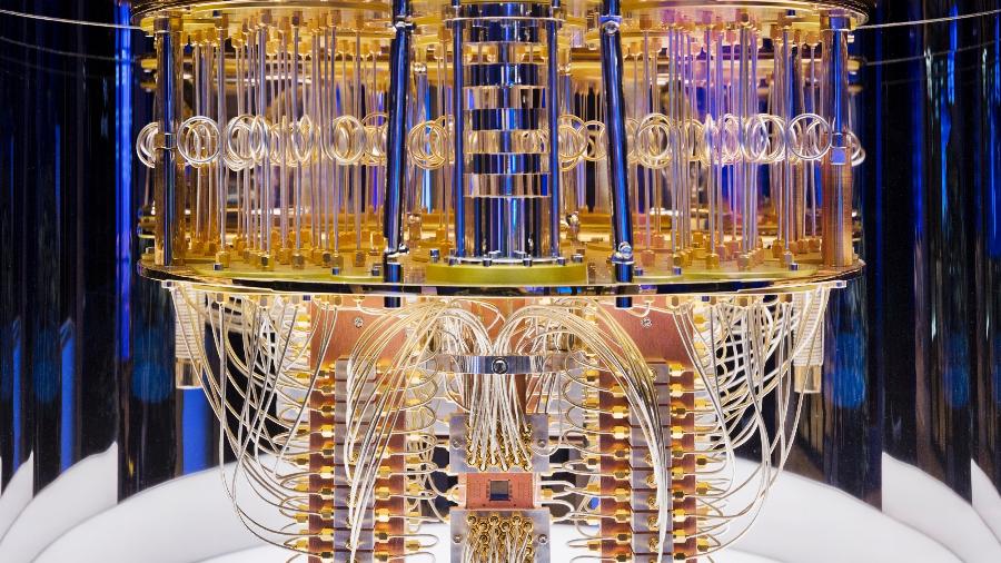 Interior do sistema de computação quântica IBM Quantum - IBM