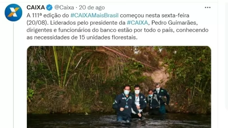 Postagem da Caixa em seu perfil oficial no Twitter mostra o presidente da instituição, Pedro Guimarães, atravessando um rio no Jalapão (TO) - Reprodução/Twitter - Reprodução/Twitter