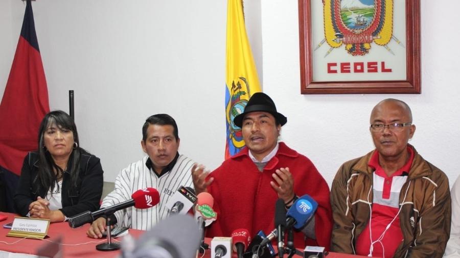 Leonidas Iza, presidente da Confederação de Povos Indígenas do Equador, falou aos jornalistas - Reprodução/Twitter @CONAIE_Ecuador
