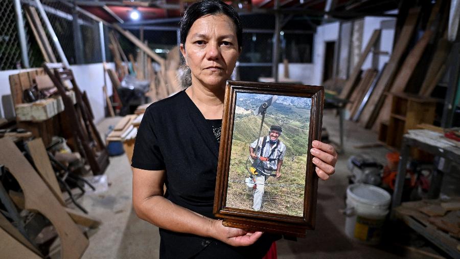 Na imagem: Luz Dary Guarnizo, esposa do ex-membro das Farc Manual Alonso, morto em dezembro de 2020 - Luis Robayo/AFP