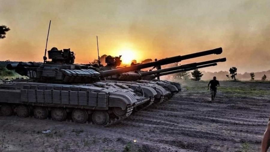 Tanque em região recuperada na contraofensiva da Ucrânia contra a Rússia