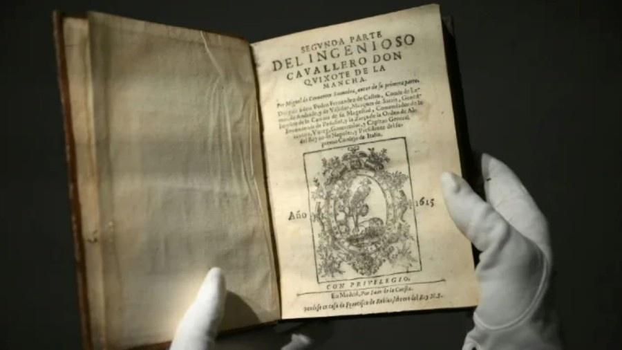 Volume de Dom Quixote, de Miguel de Cervantes, que consiste na primeira edição do Livro II - AFP