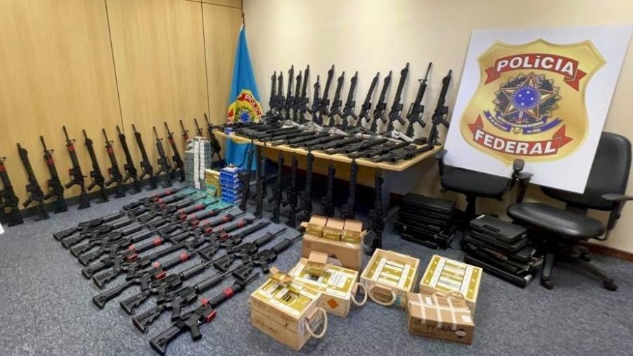 Neste mês, Polícia Federal fez operação para apreender armas e munições ilegais no RJ; Já o número de armas legais cresceu na gestão Bolsonaro - 15.jan.2023 - Reprodução/Twitter/@FlavioDino