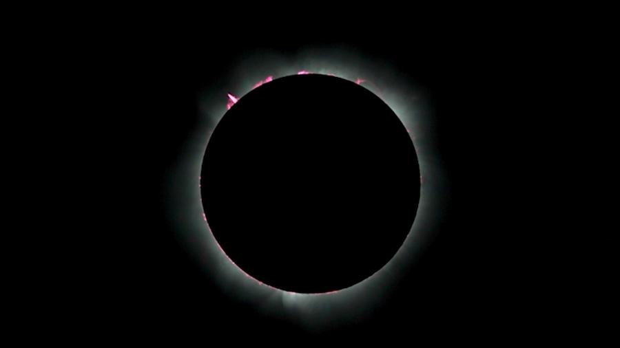 Raro fenômeno astronômico ocorre a cada 10 anos e combina um eclipse total e um eclipse anular. - AAP Image/Centre for Radio Astronomy Research/Michael Goh via Reuters