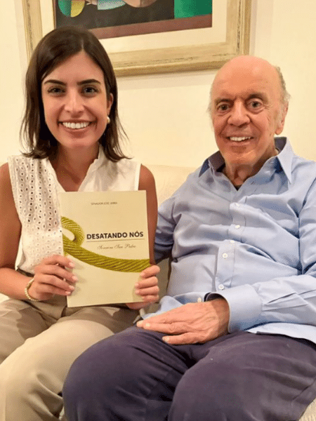 Tabata Amaral se encontra com José Serra 
