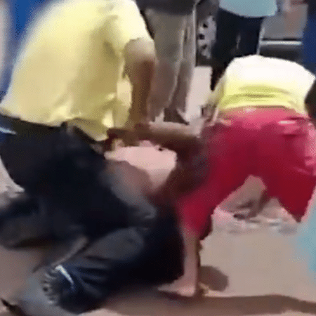 Agente do Detran imobiliza homem que agredia mulher na rua em Ceilândia (DF)