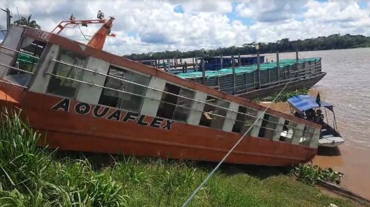 Embarcação brasileira que foi retida do lado boliviano