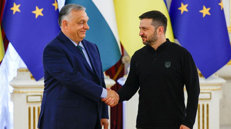 Aliado de Moscou e crítico da ajuda financeira e militar da União Europeia à Ucrânia, o premiê húngaro, Viktor Orban, que acaba de assumir a presidência semestral da UE, se reúne com o presidente ucraniano Volodymyr Zelensky em Kiev para discutir a guerra na Ucrânia