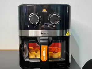 Air fryer Philco deixa ver ponto do alimento sem abrir cesto; confira teste