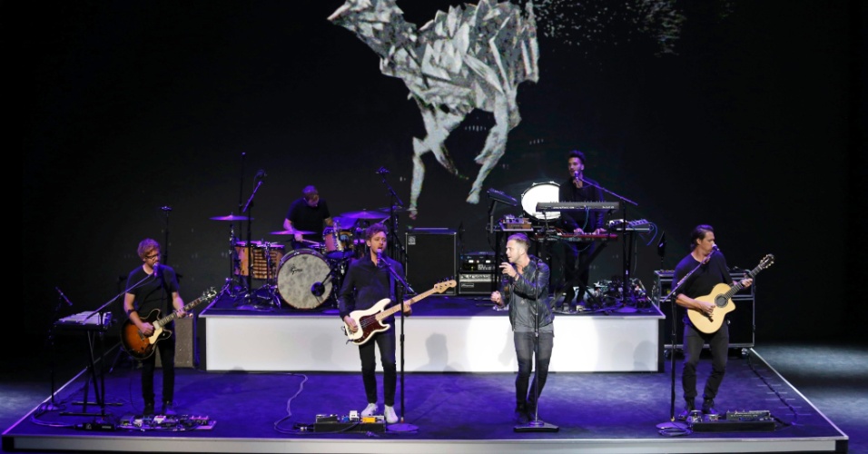 9.set.2015 - A banda One Republic se apresenta durante conferência anual da Apple no auditório do Bill Graham Civic, em San Francisco, Califórnia (EUA)