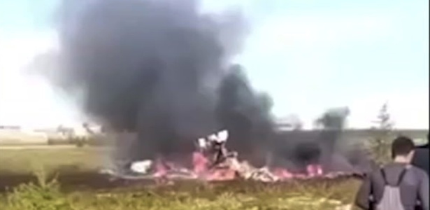 Imagem de vídeo mostra o helicóptero em chamas; 18 pessoas morreram no acidente - Reprodução