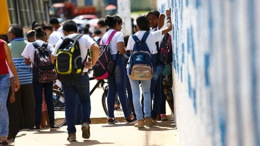 Especialistas dizem que a medida não trará mais segurança para as escolas - Marcelo Camargo/Agência Brasil
