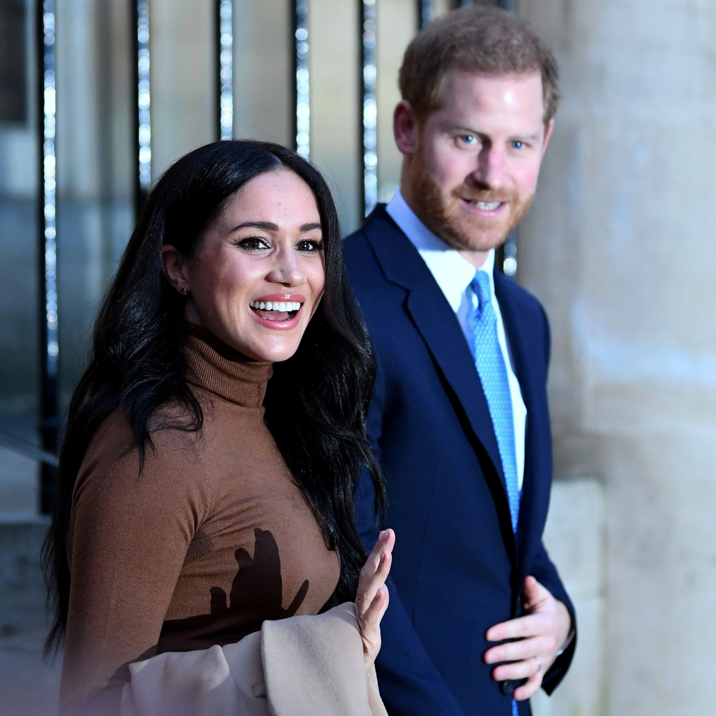 Príncipe Harry e Meghan Markle aconselham jovens membros da