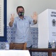 29.nov.2020 - O ex-prefeito Eduardo Paes (DEM), candidato à Prefeitura do Rio, ao votar na manhã deste domingo (29), no Gávea Golf Club, em São Conrado, na Zona Sul do Rio. Ele chegou acompanhado da mulher e dos filhos no local de votação. - VANESSA ATALIBA/ZIMEL PRESS/ESTADÃO CONTEÚDO