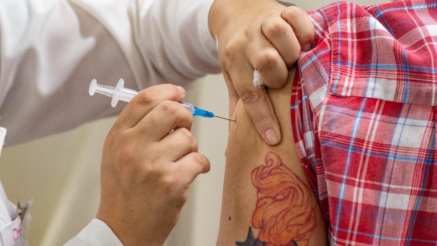 Mais de 98,2 milhões de brasileiros já completaram o ciclo vacinal contra a covid-19 - Evandro Leal/Enquadrar/Estadão Conteúdo
