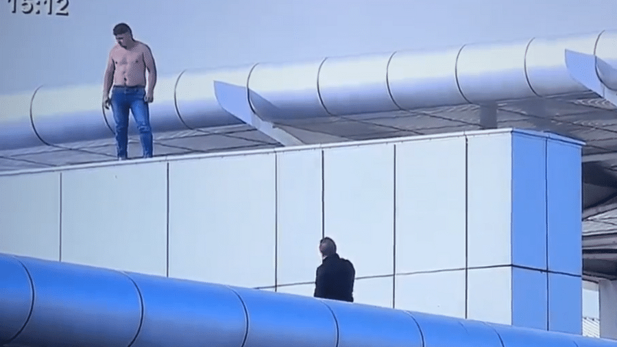 Brasileiro subiu no telhado do Aeroporto de Lisboa na manhã desta segunda-feira (29)