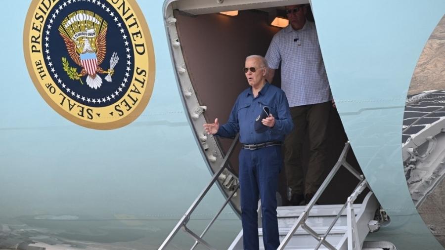 O presidente dos EUA, Joe Biden, chega ao Aeroporto Internacional Eduardo Gomez, em Manaus, Brasil, em 17 de novembro de 2024, antes de seguir para o Rio de Janeiro para a Cúpula do G20