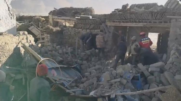 Casas ficaram destruídas na cidade de Shigatse após terremoto