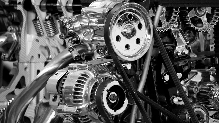 O motor usa corrente elétrica O motor usa corrente elétrica