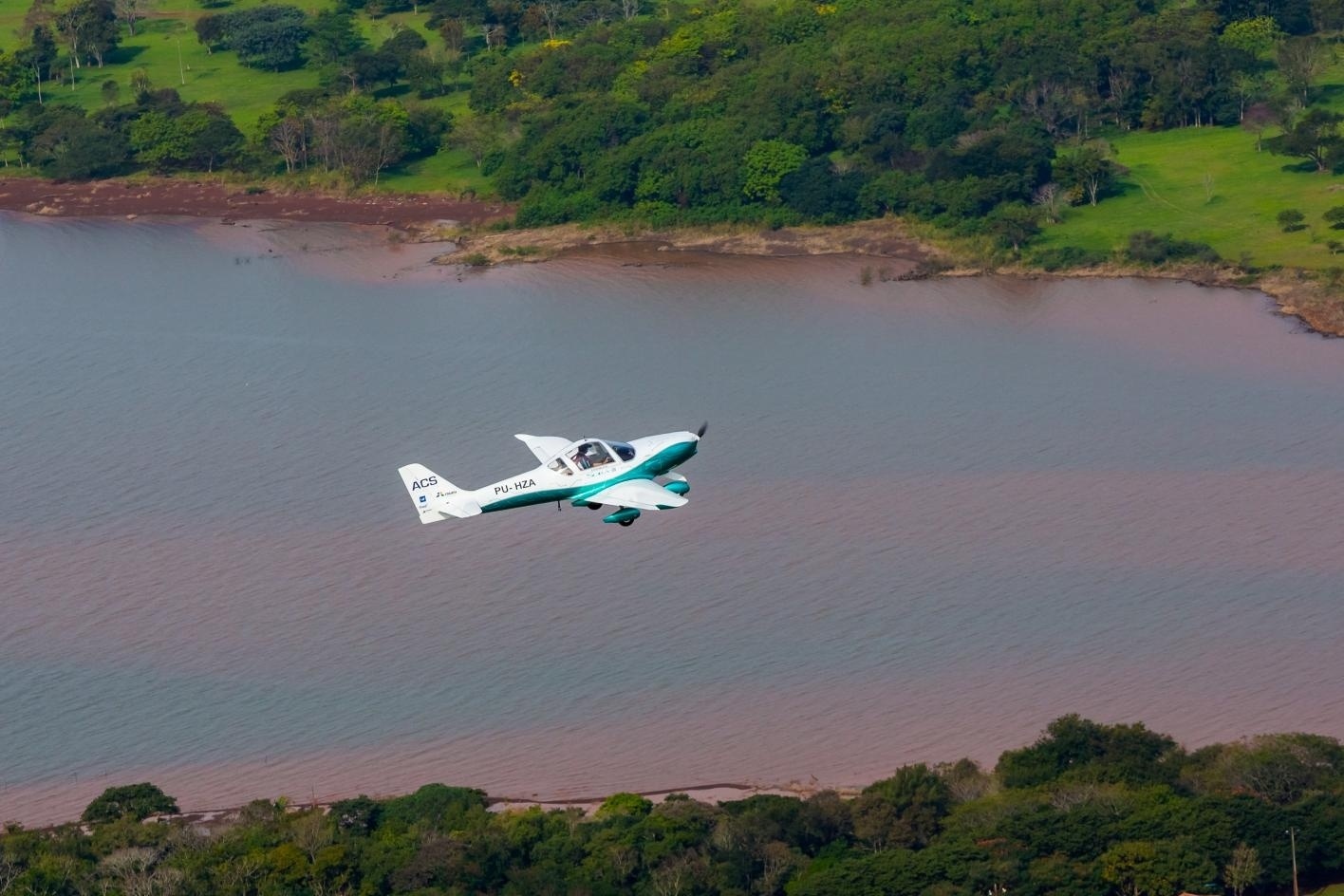 A estrutura é de fibra de carbono e a hélice foi fabricada nos Estados Unidos, pela empresa Craig Catto, atendendo as especificações do projeto. São 8 metros de envergadura (de uma ponta a outra da asa) e peso total de 650 quilo - Alexandre Marchetti/Itaipu Binacional