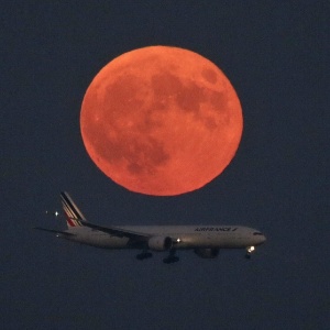 Voo noite - Kimimasa Mayama/EFE - Kimimasa Mayama/EFE