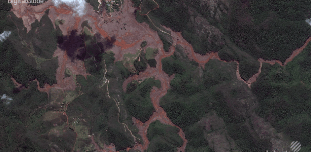Subdistrito de Bento Rodrigues foi devastado pela lama das barragens da Samarco - Reprodução/Digital Globe First Look