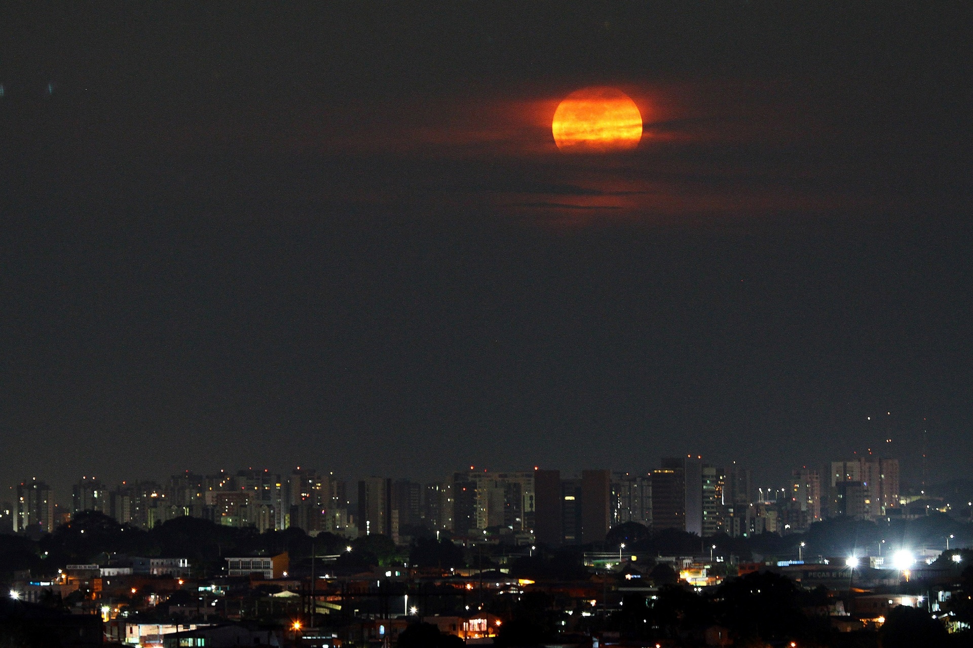 Fotos: Maior superlua em 68 anos é vista pelo mundo - 14/11/2016 - UOL ...