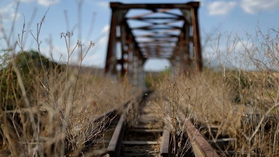Obras da ferrovia têm 10 anos de atraso, sendo que maior parte do projeto deve recuperar trilhos existentes - Ueslei Marcelino/Reuters