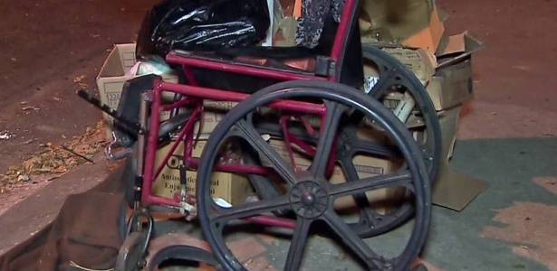 Cadeira de rodas de mulher que foi atropelada por motorista embriagado - Reprodução/TV Globo
