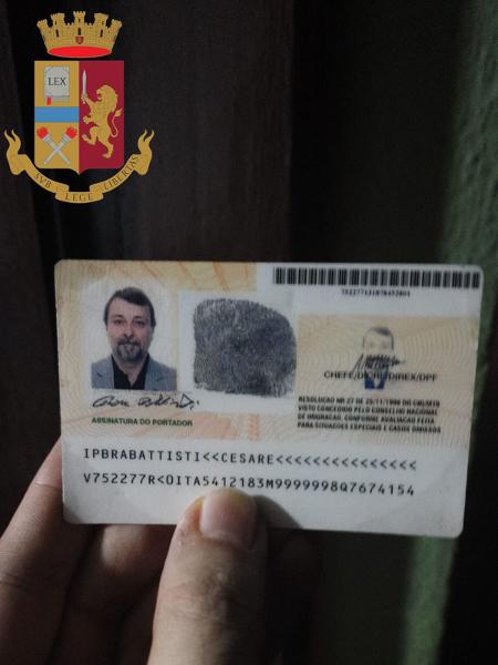 Imagem divulgada pela polícia italiana mostra um documento de identidade de Cesare Battisti - Divulgação / Polizia di Stato / AFP