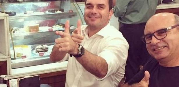 Para livrar Flávio, Bolsonaro diz que mandou premiar matador, afirma Freixo