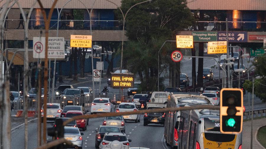 Movimento de veículos na Radial Leste, no Tatuapé, na zona leste da cidade de São Paulo, apesar do rodízio ampliado - Paulos Lopes/BW Press/ Estadão Conteúdo