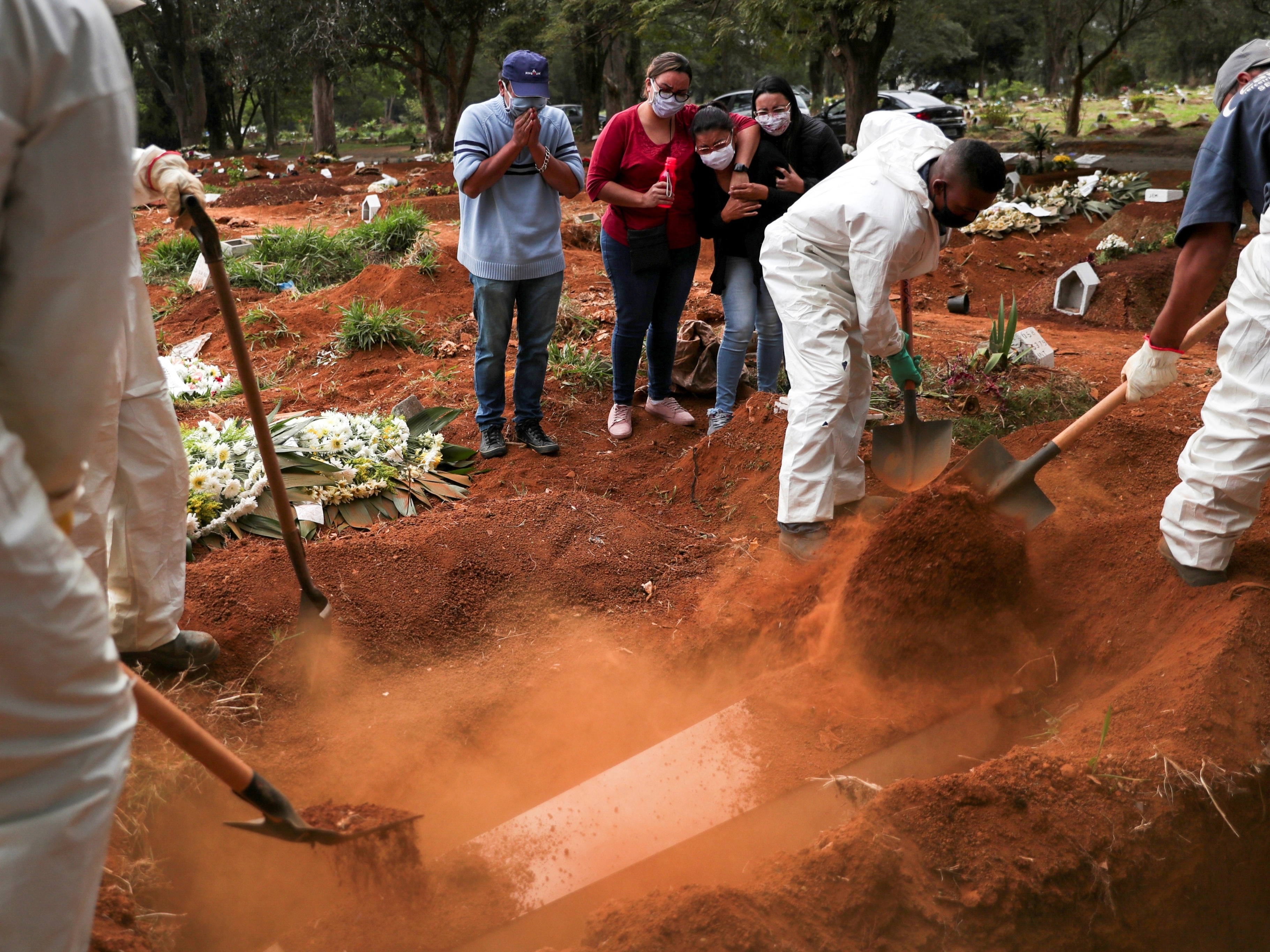 Brasil tem mais de 16 mil mortes por covid-19 e supera 240 mil casos