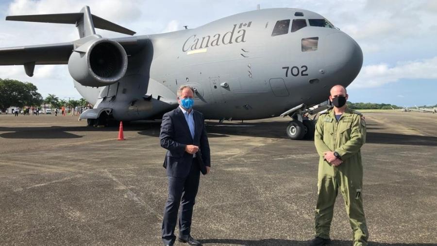 O avião canadense com equipamentos de proteção individual chegou hoje a Honduras - Reprodução/Twitter