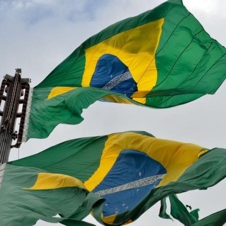 Pode se agasalhar na bandeira nacional? As cores verde e amarelo sempre representaram o Brasil? - Fabio Rodrigues Pozzebom/Agência Brasil