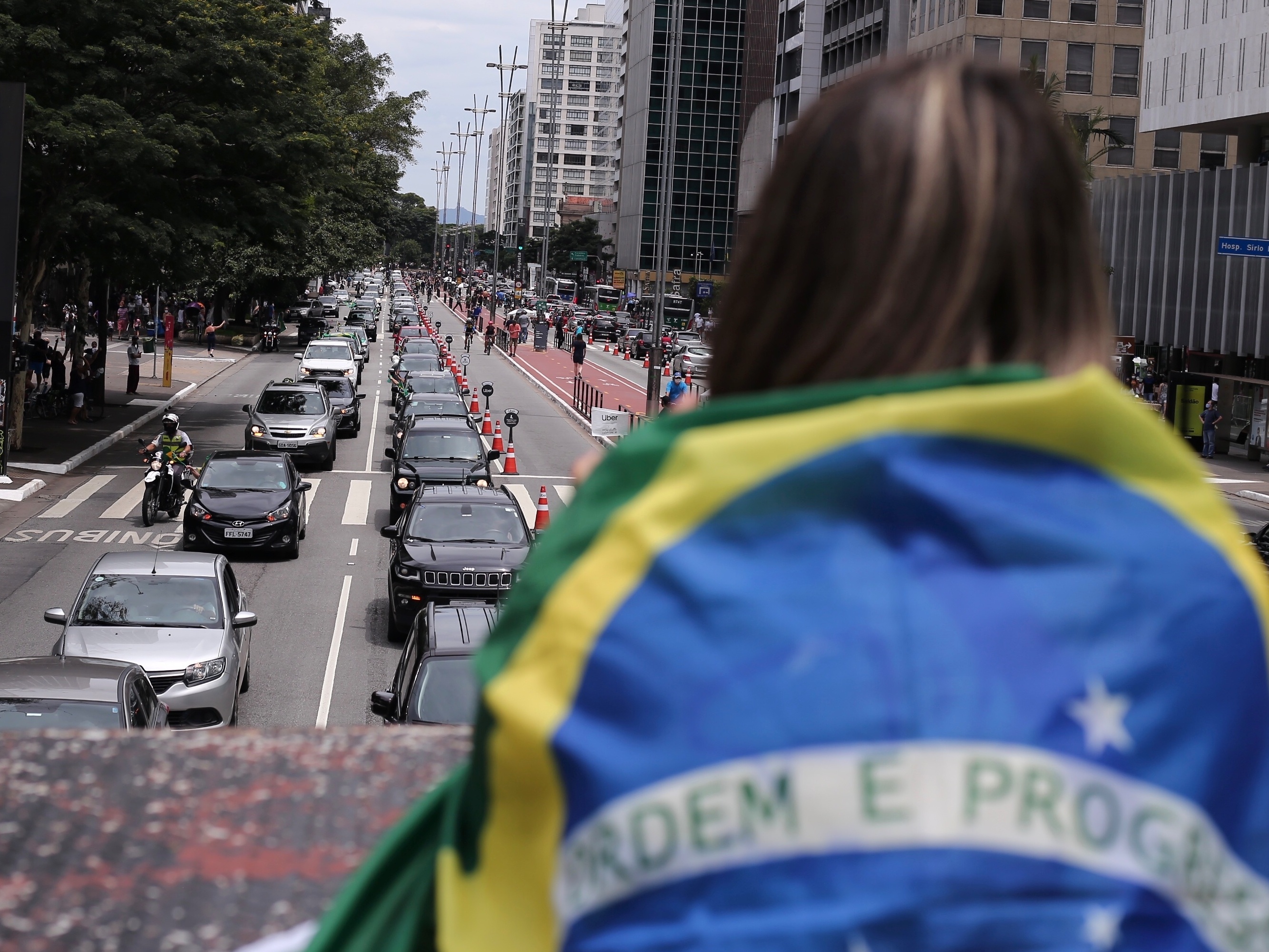 Após carreata da esquerda, direita protesta contra Bolsonaro