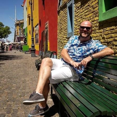 Dilermando Martins busca passagens aéreas em promoção para fugir dos preços altos - Divulgação - Divulgação