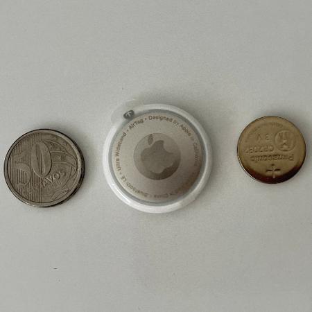Comparison with a 50-cent coin and a battery - Bruna Souza Cruz/Tilt - Bruna Souza Cruz/Tilt