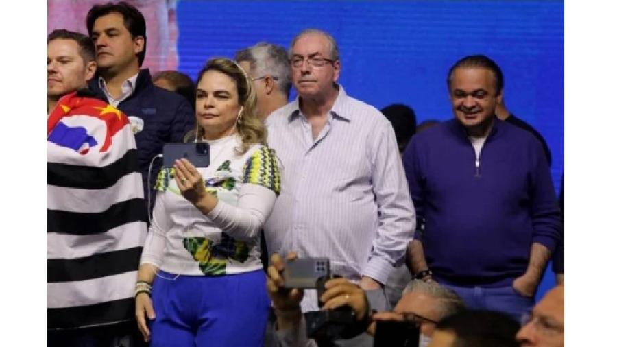 Eduardo Cunha, candidato a deputado pelo PTB, esteve no palanque com Bolsonaro, que falou em combate à corrupção (!) e anunciou truque para envolver Forças Armadas com o golpismo - Fábio Vieira/Metrópoles