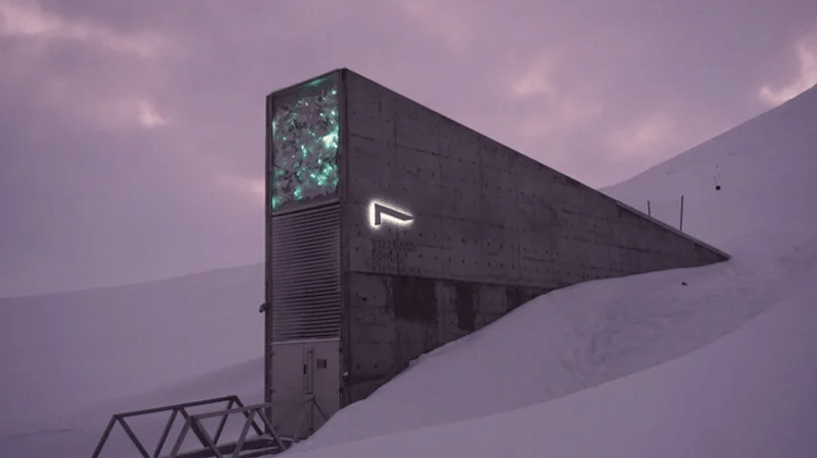 O Svalbard Global Seed Vault em fevereiro de 2022