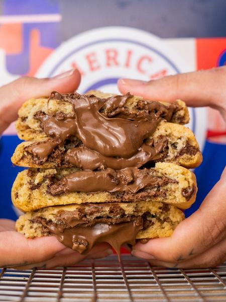O produto mais vendido da American Cookies é o cookie ultra recheado de Nutella
